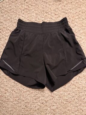 Women’s black Lululemon Hotty Hot shorts - High-Waist Running Shorts 4in inseam